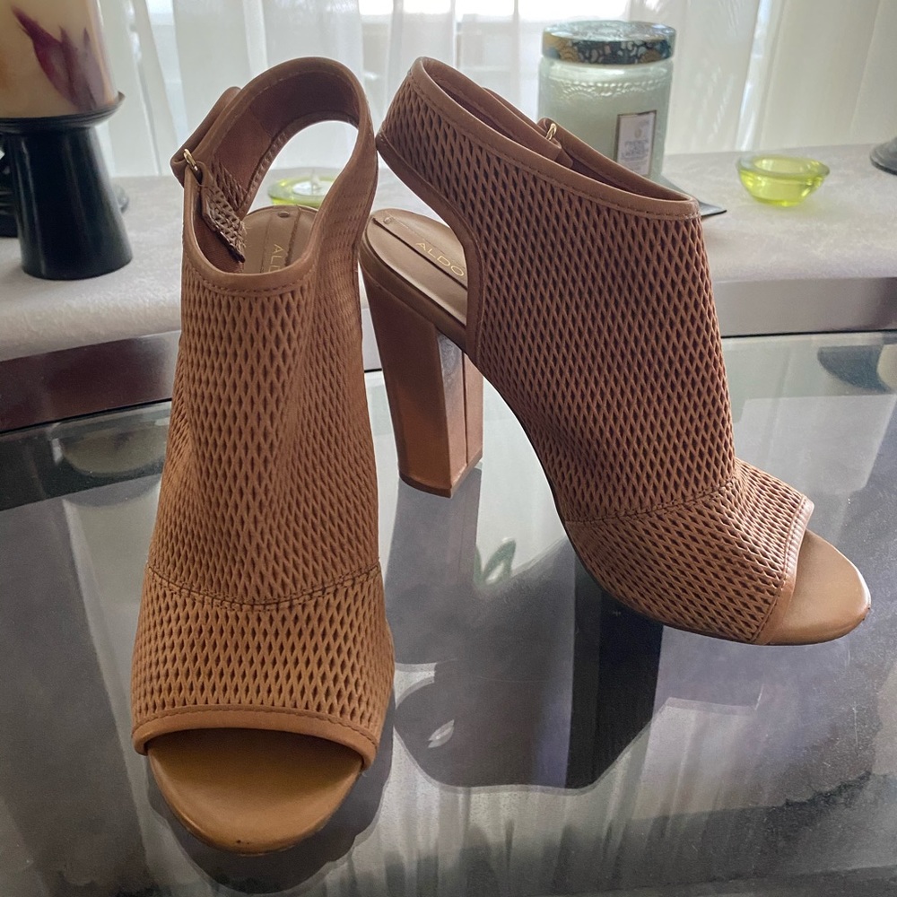 UNIQUE ALDO Open Toe heel